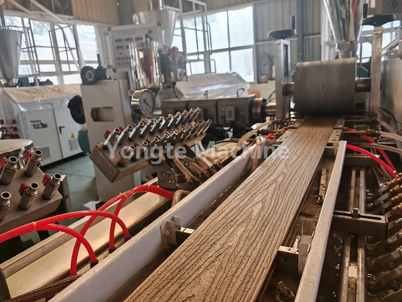 Yongte har hjulpet klienten med at optimere WPC profilekstruderingslinje, hvilket resulterer i 40% stigning i outputeffektivitet