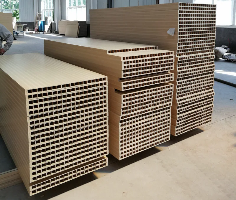 Hvilke plastmaterialer er egnede til fremstilling af WPC-døre?