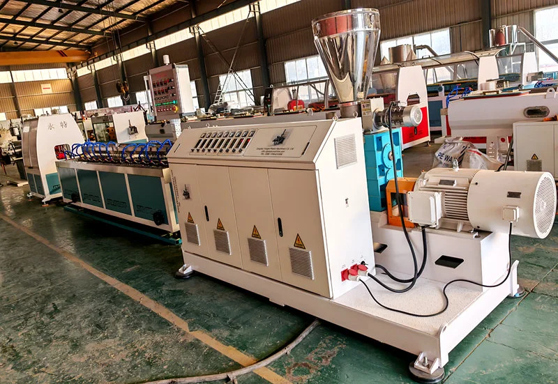 Maskine til fremstilling af gummislange